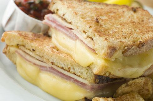 A classic sandwich: the Monte Cristo
