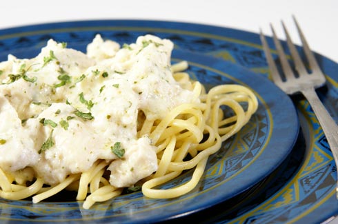 19 Alfredo Sauce Recipes You Can Make Right Now   Cat 412 490 1 