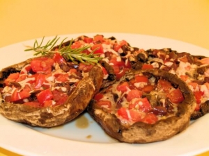 recipe for tomato & olive-stuffed portobello caps