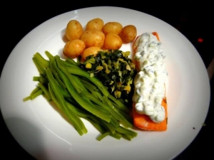 recipe for baked salmon with cucumber dill sauce