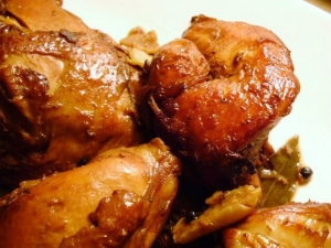 recipe for chicken in tangy sauce (adobong manok)