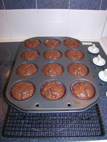 recipe for low-carb chocolate cupcakes with creamy frosting