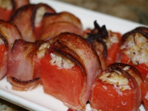recipe for bacon-wrapped crab-stuffed watermelon