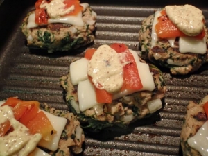 recipe for turkey burgers with roasted peppers and spinach