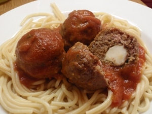 recipe for cheese stuffed meatballs and spaghetti