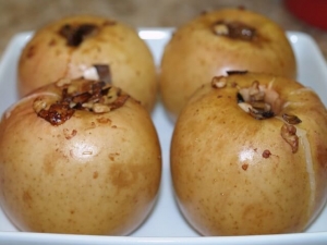 recipe for river lane inn's baked apples in blue cheese with walnuts and leeks