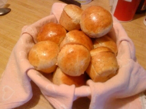 recipe for bee-hive tavern's dill and onion roll