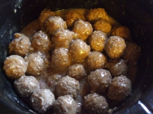 recipe for slow cooker meatballs in a beefy onion sauce