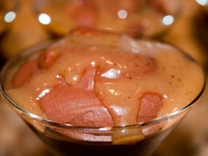 recipe for chocolate mousse with chipotle caramel sauce