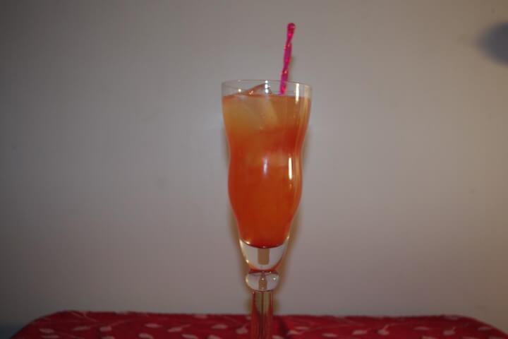 recipe for fresh orange-berry cocktail