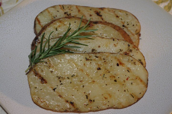 recipe for grillled garlic rosemary potatoes