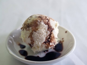 recipe for parmigiano-reggiano ice cream with balsamic vinegar