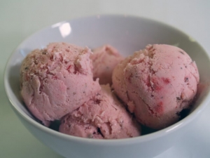 recipe for strawberry and black pepper ice cream