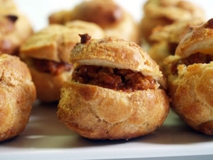 recipe for profiteroles with tomato pesto filling