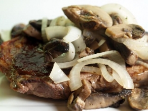 recipe for portobello-smothered beef medallions