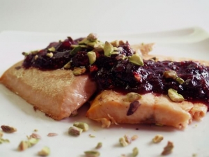 recipe for salmon with cranberry pistachio sauce