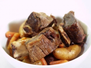 recipe for rustic short ribs with mustard sauce