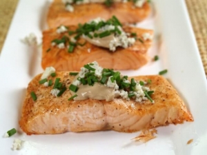 recipe for salmon with blue cheese