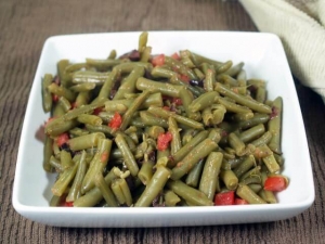 recipe for green beans with tomato-olive butter
