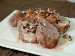 recipe for pork tenderloin with bourbon-pecan sauce