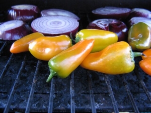 recipe for grilled red onion and raisin vinaigrette