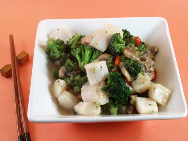 Garlicky Scallop Stir-Fry Recipe | CDKitchen.com