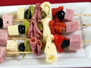 recipe for ham and cheese muffulettas on a stick