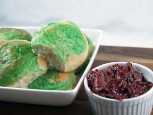 recipe for moldy dinner rolls with blood clot butter