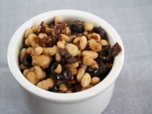 recipe for slow cooker white beans with sun dried tomatoes