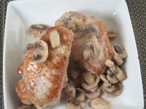 recipe for pork chops with beer-mushroom sauce