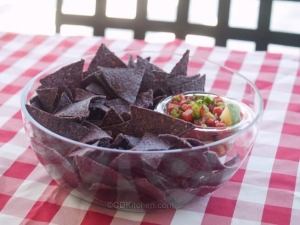 recipe for fresh and easy salsa with blue corn chips