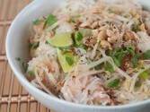 Chicken Pad Thai With Bean Sprouts And Sauce