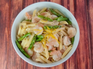 recipe for shrimp, asparagus, and pasta stir-fry