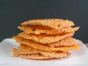 recipe for crispy cheddar frico (fried cheese crisps)