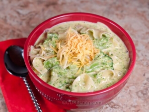 recipe for slow cooker broccoli cheese noodle soup