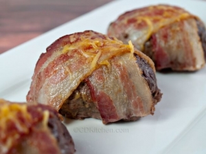 recipe for cheesy bacon-wrapped mini meat loaves
