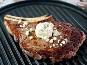 recipe for grilled ribeye with blue cheese and garlic butter