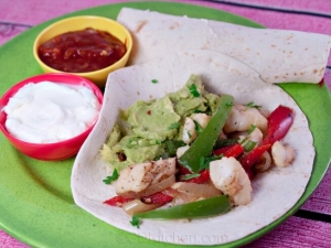 recipe for fish fajitas with tomatillo guacamole