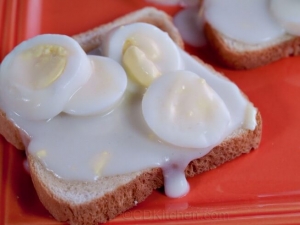 recipe for creamed eggs on toast