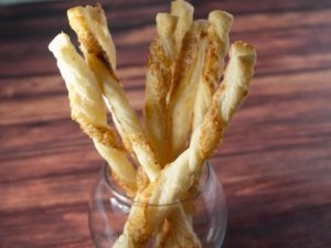 recipe for puff pastry cheese straws