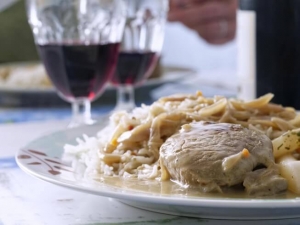 recipe for onion-smothered pork chops
