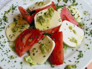 recipe for caprese salad with lemon vinaigrette