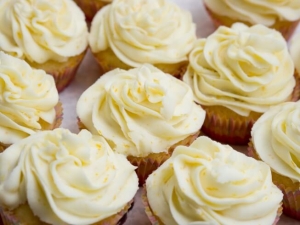 recipe for lemony strawberry surprise cupcakes