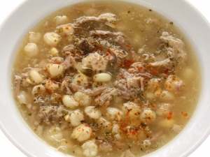 recipe for pozole with cilantro and roasted pasilla peppers
