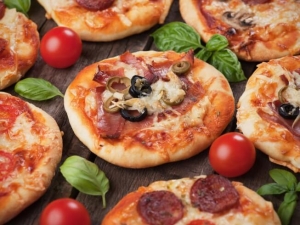 recipe for homemade pizza and cornmeal pizza crust
