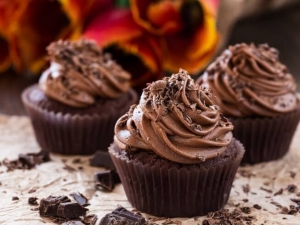recipe for whipped chocolate buttercream frosting