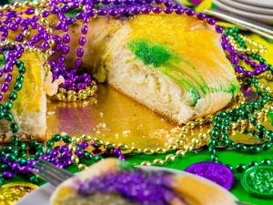 recipe for crescent roll king cake with cream cheese-cinnamon filling
