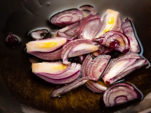 recipe for peppery slow cooker red onions