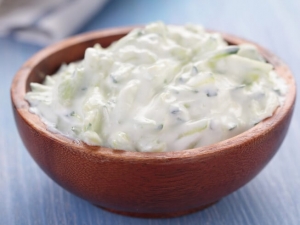 recipe for tzatziki sauce (cucumber sauce for gyros)