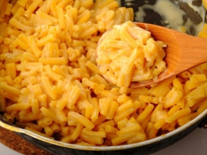 recipe for easy three-ingredient macaroni and cheese